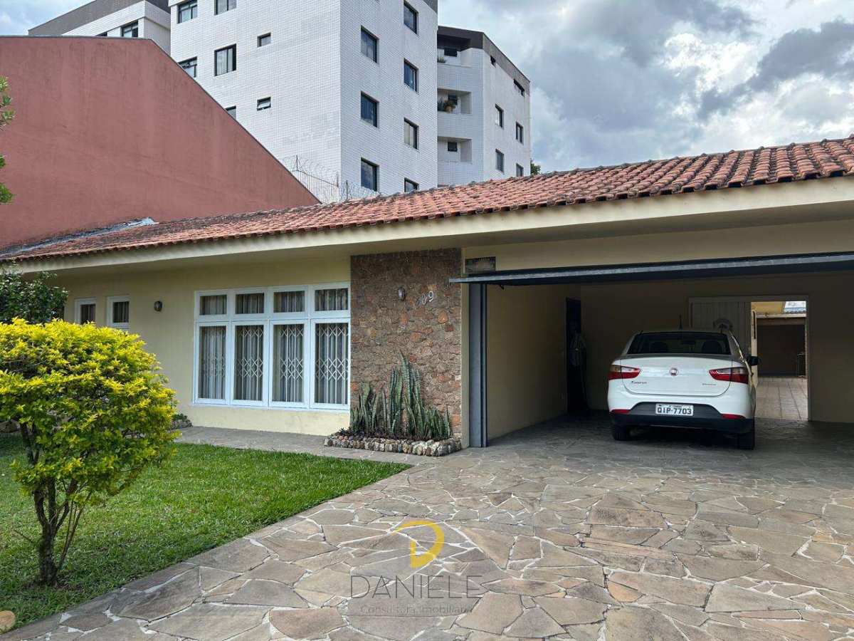 Maravilhosa Casa à venda com 4 quartos 2 suítes com closet, 261,98m²em Curitiba, Bairro Santa Quitéria
