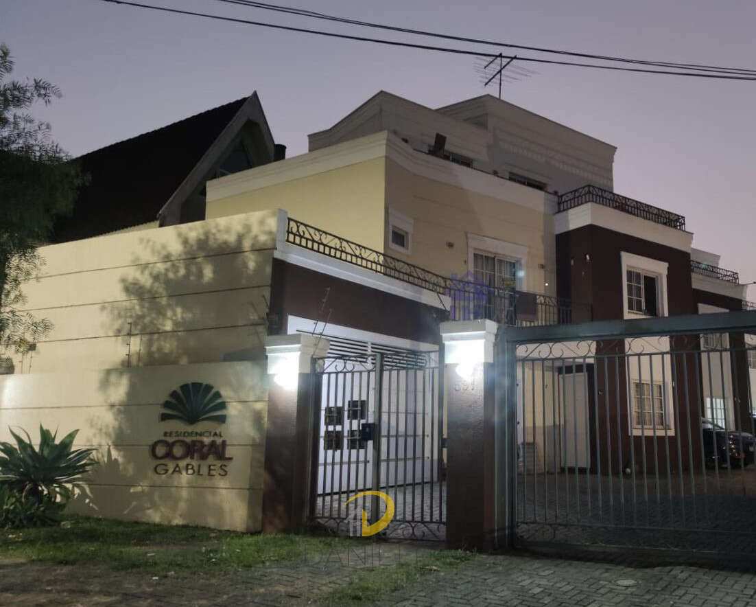 Espetacular Sobrado no condomínio Coral Gables à venda, com 4 quartos sendo 2 suítes, 170m² em Curitiba, Atuba.